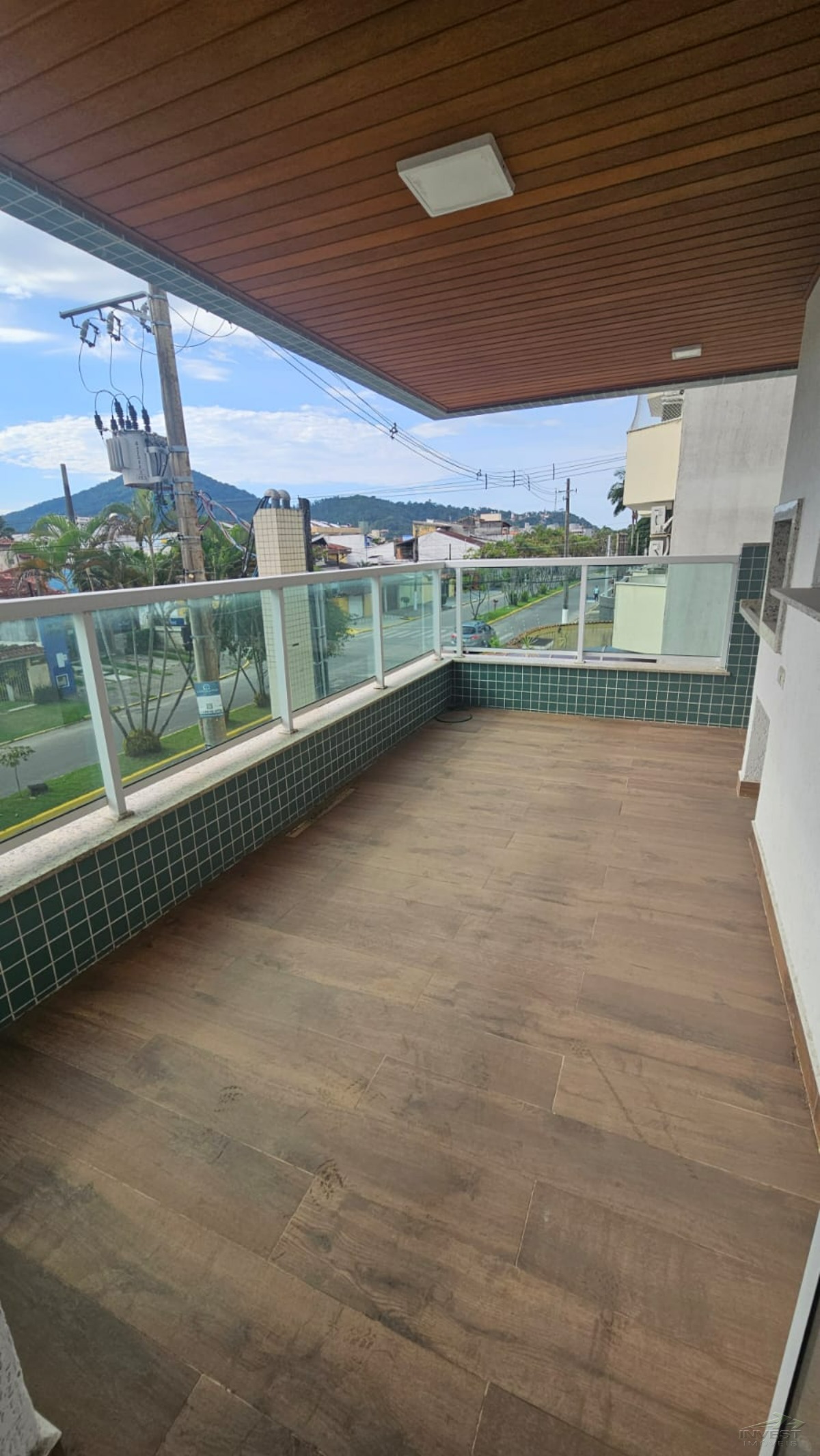 Ubatuba, Itaguá- Apartamento de 3 Dormitórios, Sendo 1 Suíte, a 150mts da Praia !