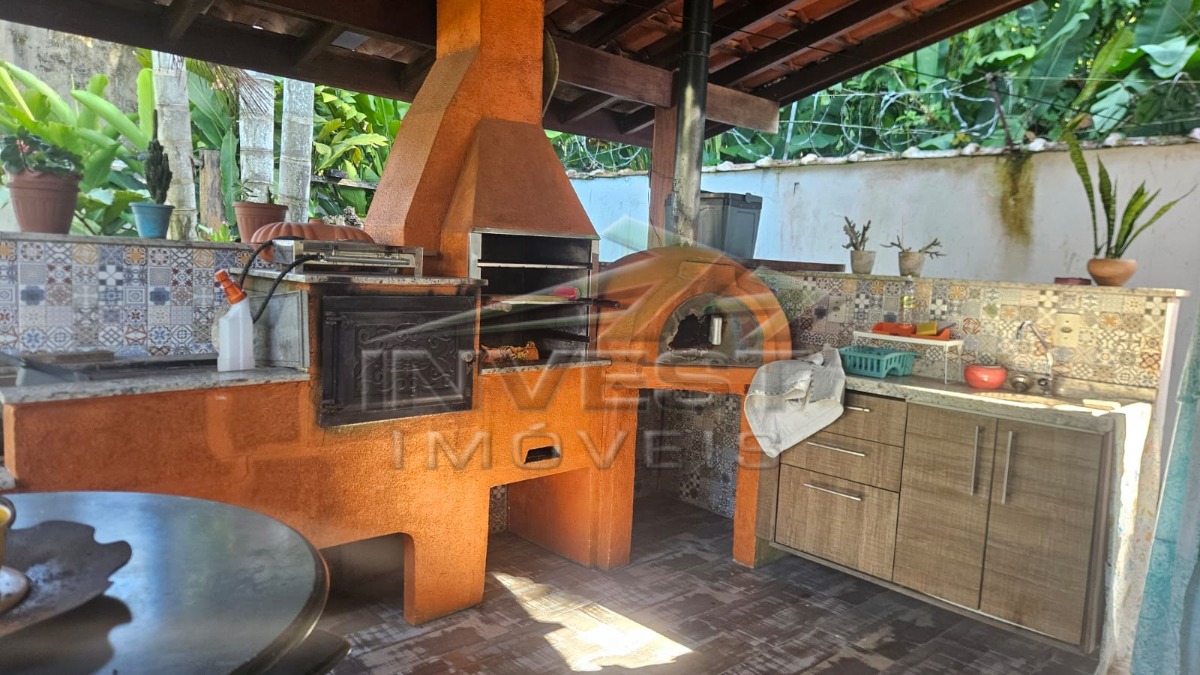 Ubatuba, Centro - Casa Estilo Rustico, em Condomínio com Poucas Residências e Próximo Ao Comercio