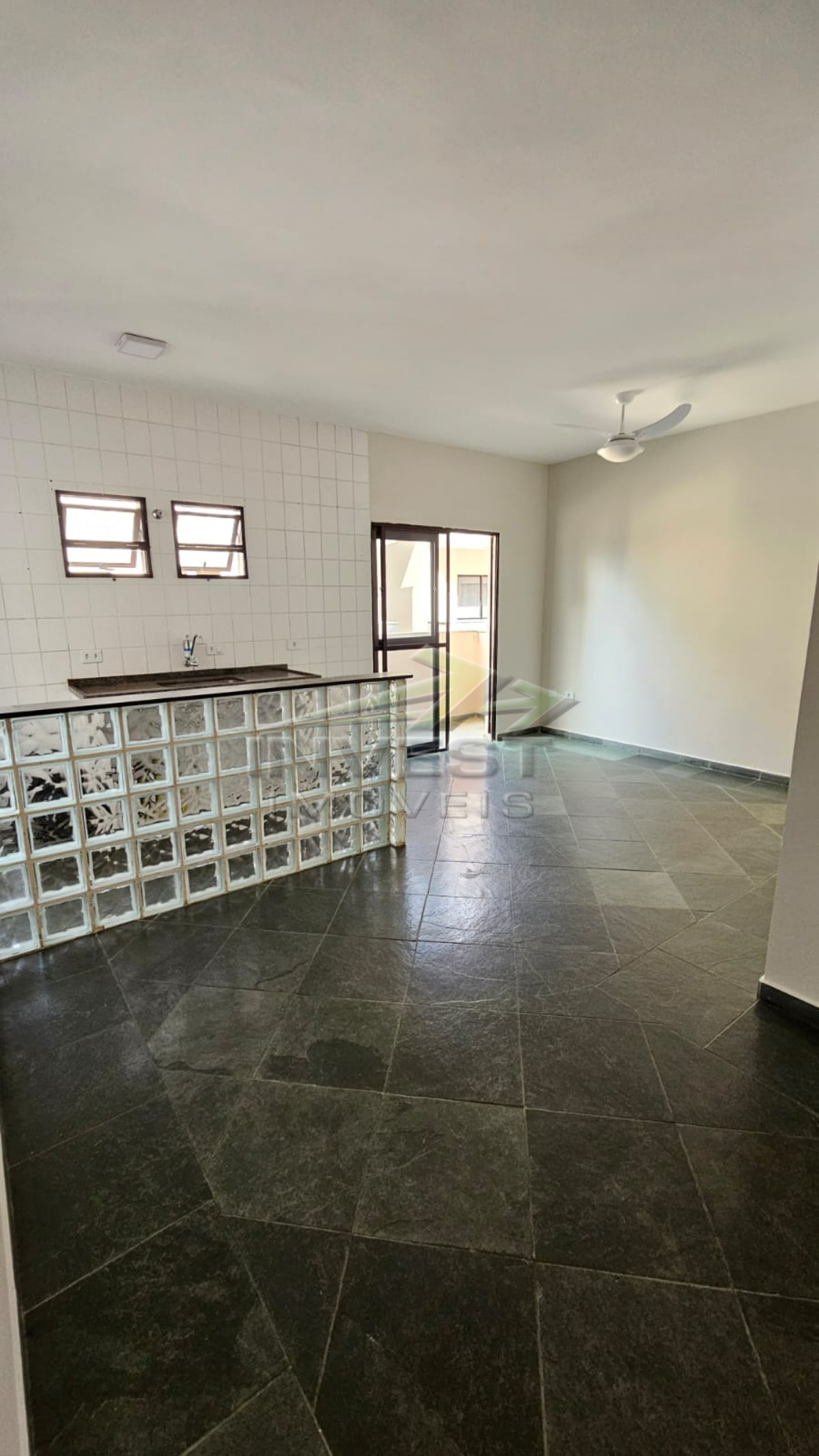Ubatuba, Itaguá- Apartamento de 2 Dormitórios, Sendo 1 Suíte, em Condomínio com Piscina!