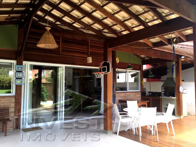 Ubatuba, Horto - Vila Verde - Belíssima Casa com 03 Dormitórios e Piscina
