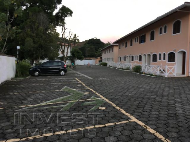 Ubatuba, Pereque-mirim, Sobrado em Condomínio Fechado com Área de Lazer, Perto da Praia