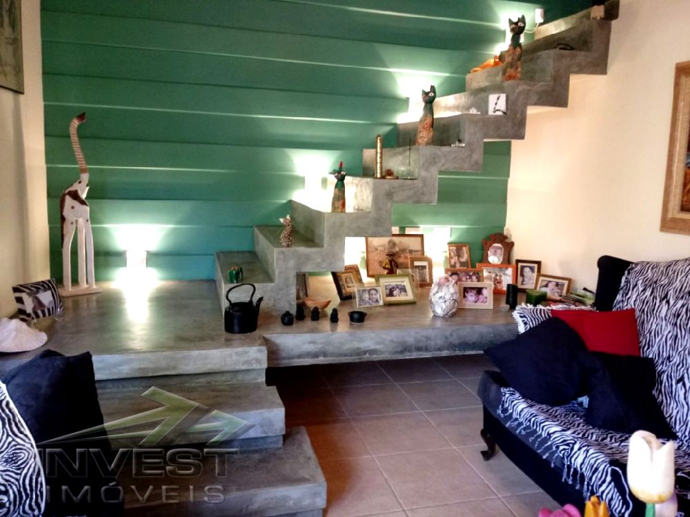 Ubatuba - Casa Sobrado com 450 M2 de Terreno com 03 Dormitorios Sendo 01 Suite e Área de Lazer