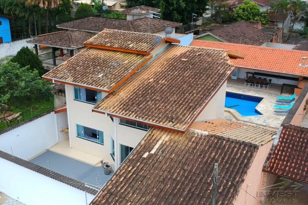 Ubatuba, Jardim Carolina- Belíssimo Sobrado com 4 Dormitórios e Área de Lazer com Piscina!