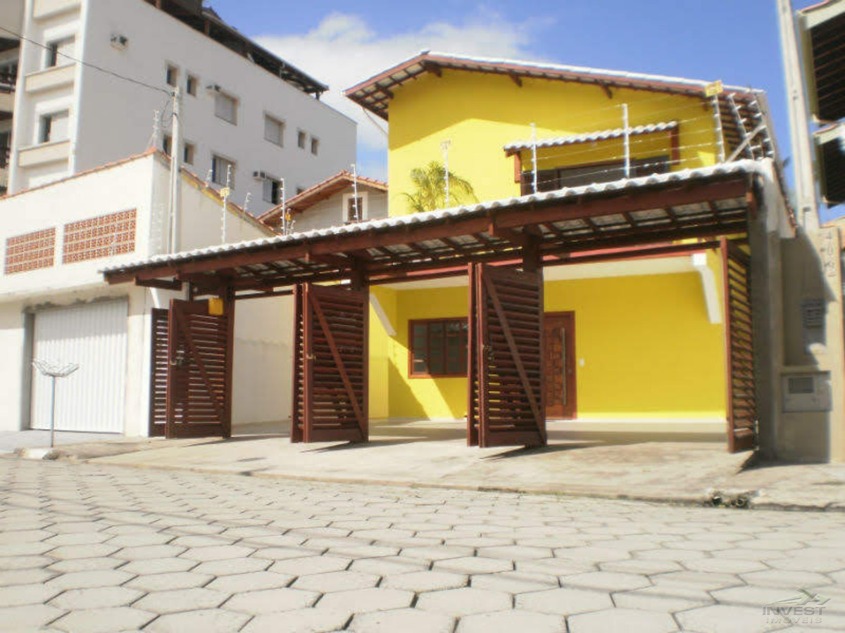 Ubatuba, Itaguá- Sobrado com 3 Dormitórios, Sendo 2 Suítes, Próximo a Orla do Itaguá!