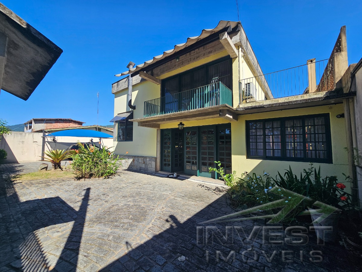 Ubatuba, Silopcentro - Casa Bem Localizada com 05 Dormitorios Sendo 02 Suítes