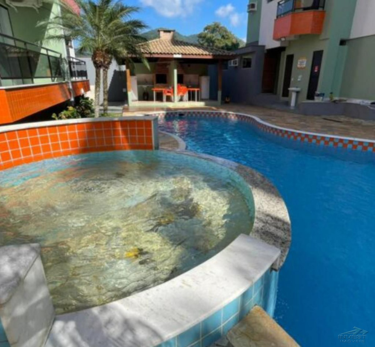 Ubatuba, Itaguá- Cobertura com 3 Dormitórios, Sendo 1 Suíte em Condomínio com Piscina!