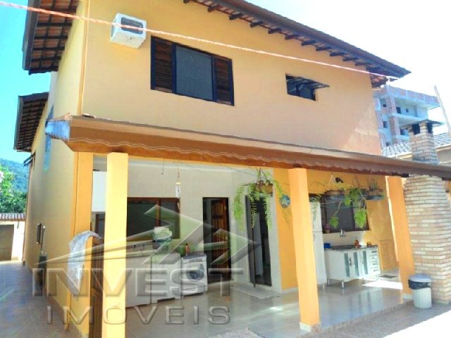 Ubatuba, Belíssimo Sobrado, Bem Localizada, Sendo 03 Amplas Suítes, Área Construída de 300m2