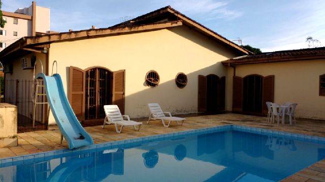 Ubatuba, Centro- Bela Casa com 03 Dormitórios Sendo 02 Suite, Terreno de 600 M2 com Piscina
